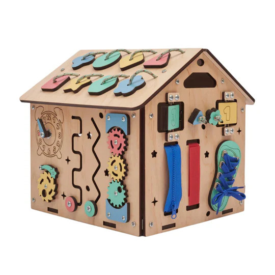 Dřevěný activity board mini domeček